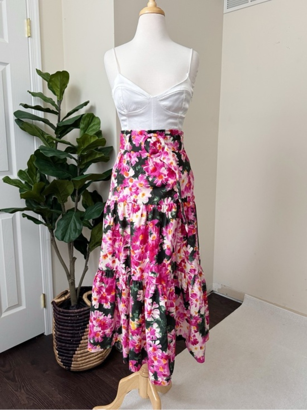 Zara Floral Fuschia Blogger fav Belted Print Skirt